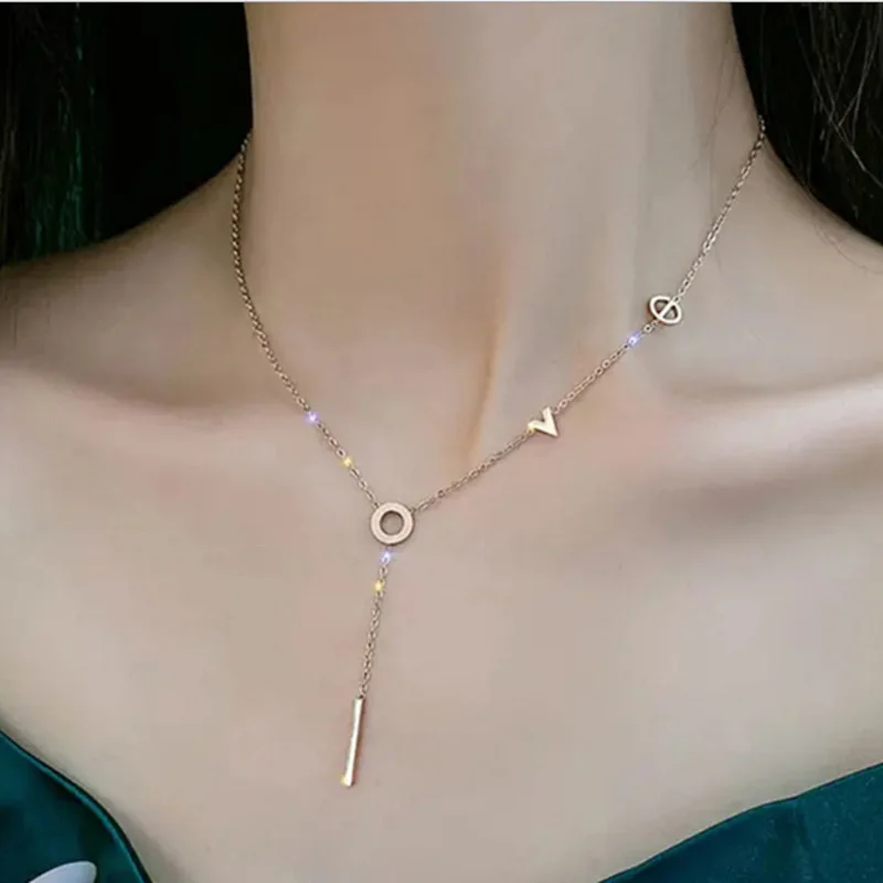 

Europe and the United States love titanium necklace design feeling female niche collarbone steel chains
