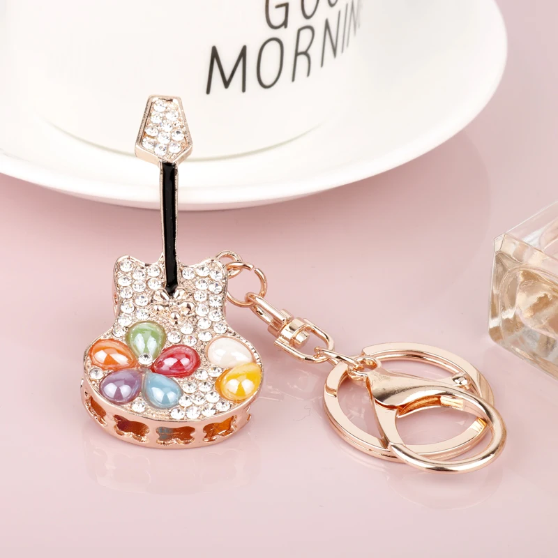 Модный брелок Стразы мини гитара с кристаллами милый для автомобильной сумки