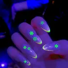 Наклейка 3D для ногтевого дизайна на Хэллоуин, светящийся эффект, для Хэллоуина, вечеринки, ночного видения, снежинки, блестящие наконечники, DIY Декор