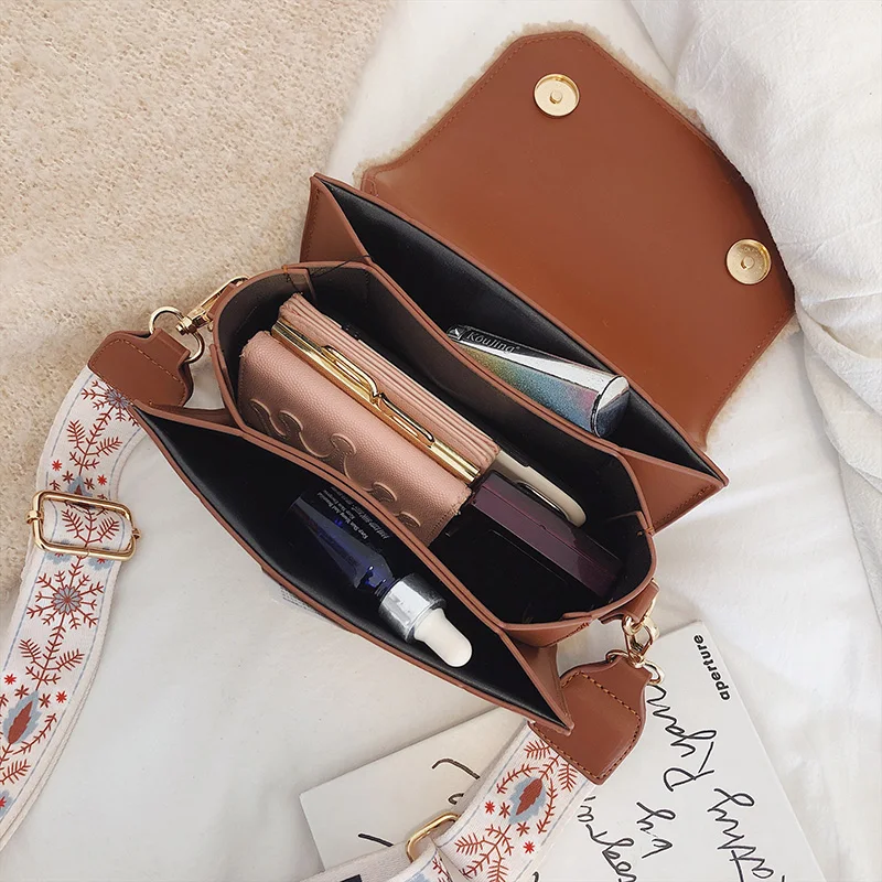 

Lamb wool Shoulder Bag 2021 Winter New Crossbody Bag Fashion Wild Small Square Bag Plush Female mobile phone Bag Wallet Bolsa