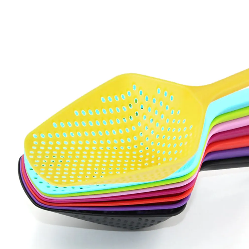 Дуршлаг совок ложка приготовленные продукты ситечко макароны овощи рис слив