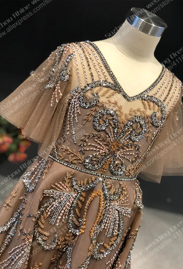 Рисунок 2 - Роскошные платья с V-образным вырезом