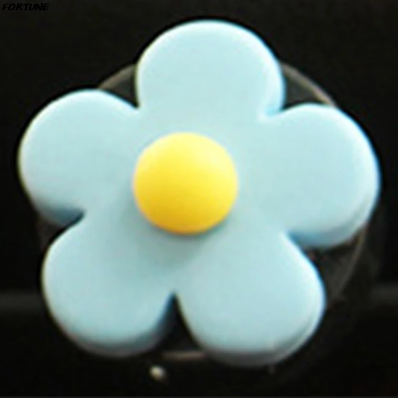 

2pcs Cute Little Flower Car Air Outlet Aromatherapy Clip Car Air Outlet Decorations Air Freshener For Car Styling Accessories