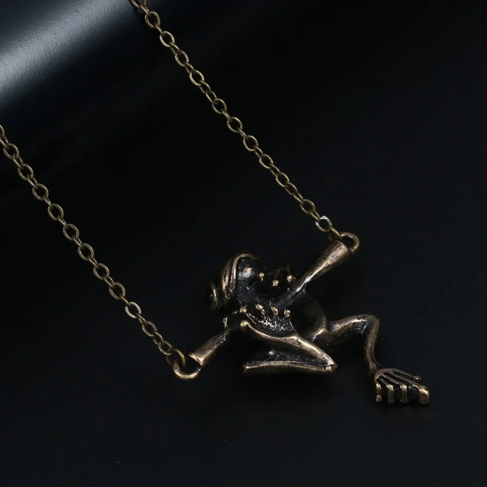 

Pretty Animal Necklace Vintage Realistic Baby Frog on a Branch Animal Unique Necklaces & Pendants Gift for Women Girls