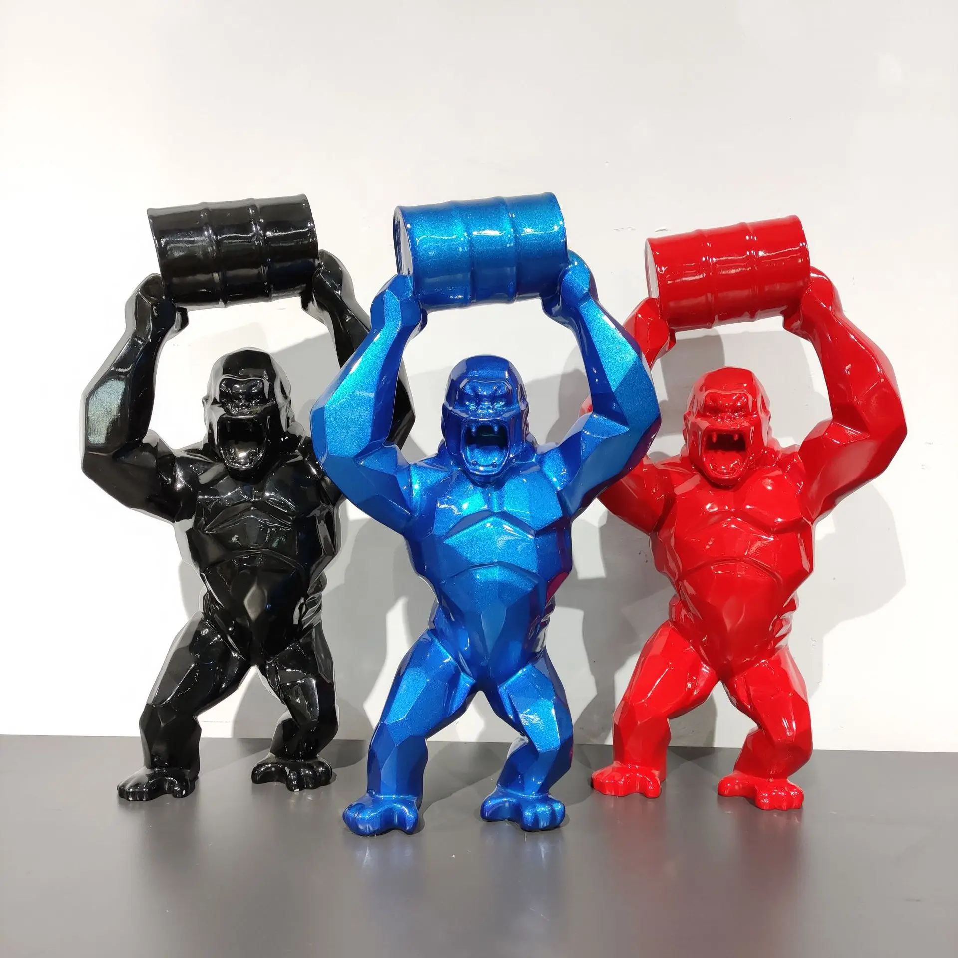 

Кинг-Конг Горилла скульптура; Высота 40 см; С принтом «обезьяна», геометрические фигуры, модная статуя смолы арт моделирование животных пода...