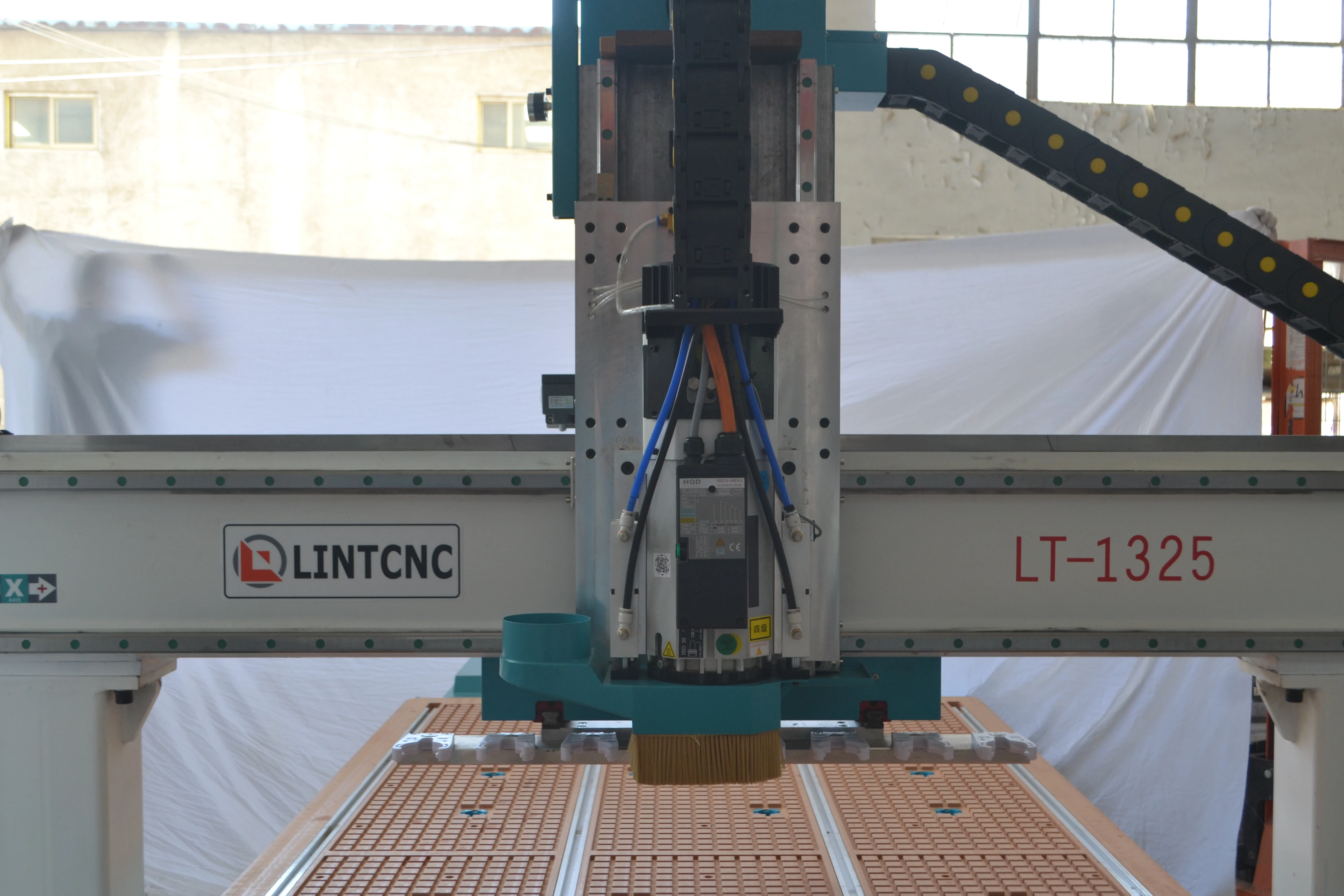 Китайский Shandong 4.5kw воздушный шпиндель вакуумный стол автоматическое изменение