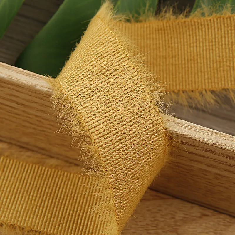 Корсажная лента с потертостями необработанные края объемный рулон 25 мм 38