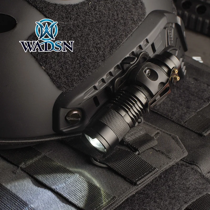 WADSN-Mini linterna táctica de aluminio, luz estroboscópica de caza, Zoom telescópico, 100 lúmenes, LED, con riel de Clip rápido para casco