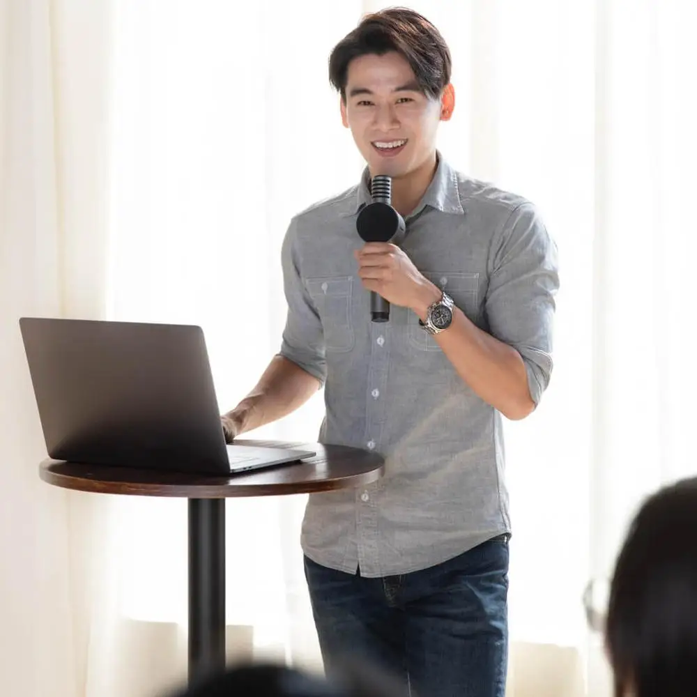 

Xiaohou Wireless Microphone Handheld Karaoke Bluetooth Fashion Multi-Scenario Use Speaker with Mic