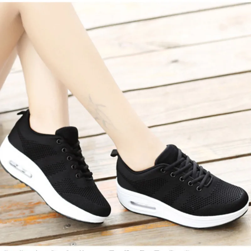 Женские кроссовки на платформе белые повседневные увеличивающие рост | Обувь