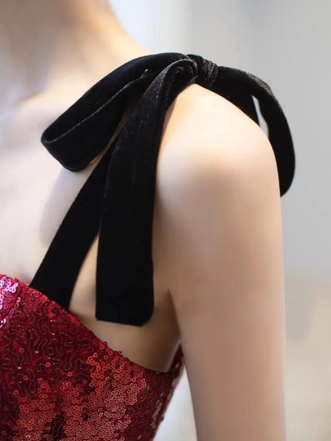 

Wine Red Sequined High Low Prom Dresses 2020 Sexy Spaghetti Straps Short Front Long Back Backless Graduation Dresses For Evening