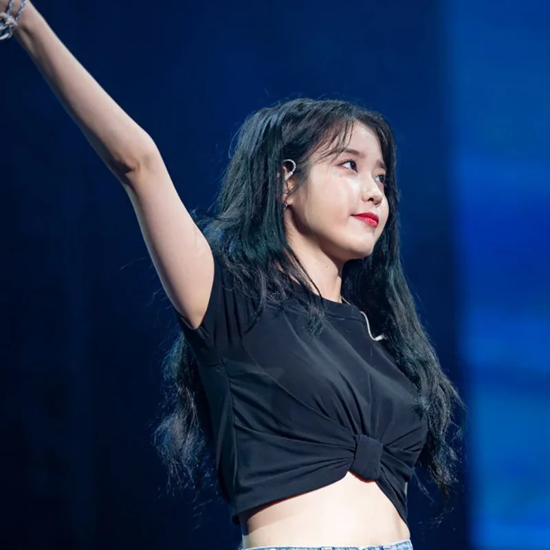 Женская футболка с коротким подолом kpop IU Lee Ji Eun черная узелком и синие свободные