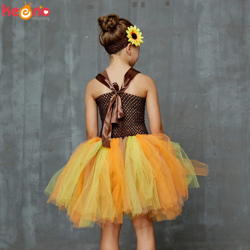 Платье-пачка с вязаными крючком цветами для девочек на день рождения осень