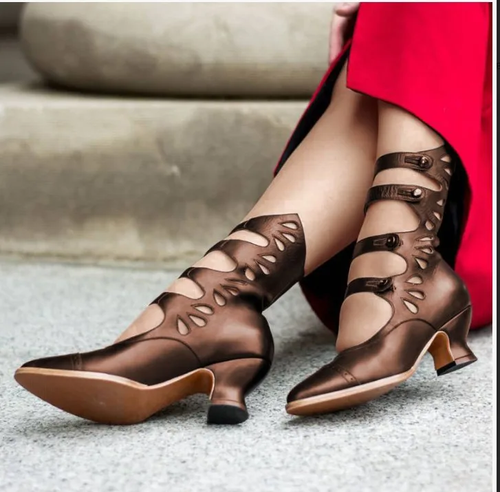 Женская обувь в готическом средневековом ретро стиле со шнуровкой виде листьев