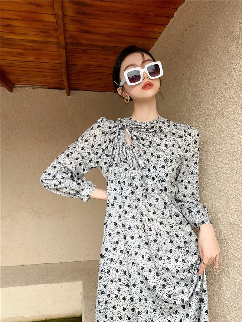 

Fashion Hollow Retro Floral Drawstring Long-sleeved Dress 2021 Spring and Summer New French Elegant Loose Casual Robe Women
