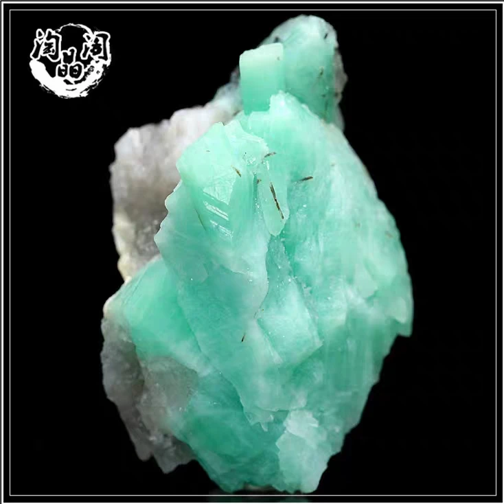 Сверхтонкие Минеральные Кристаллы изумрудно зеленые натуральные грубые камни