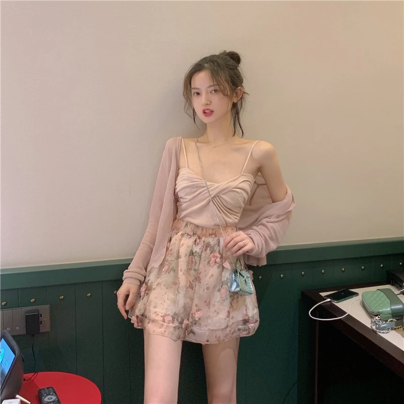 Женская одежда короткий топ на бретельках с V образным вырезом + свитер юбка