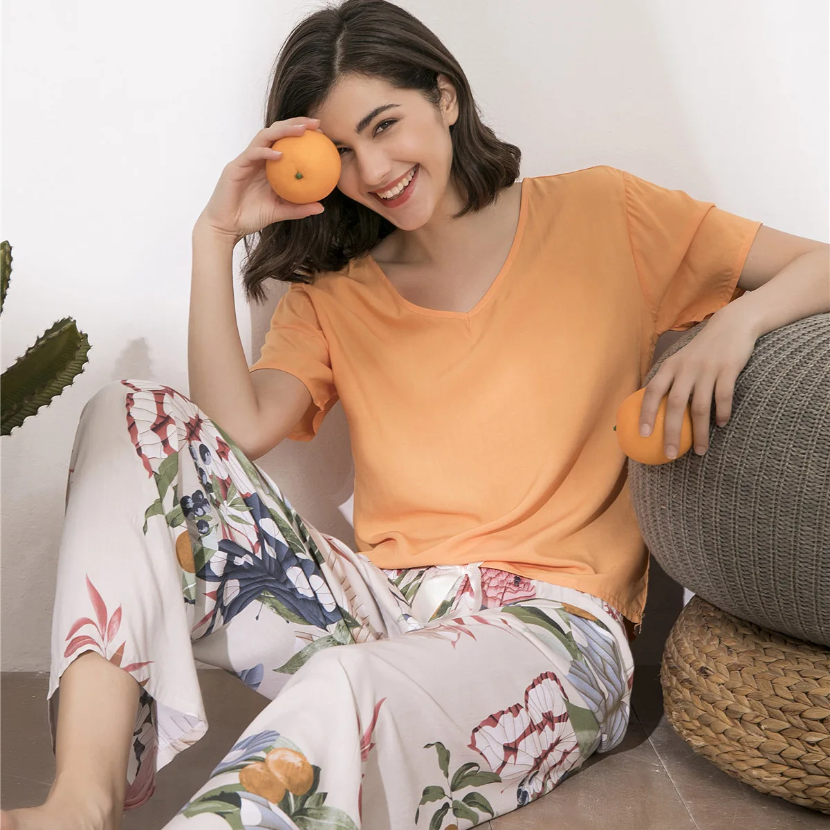 

Summer Women's Pajamas Suits 2 Pcs Set Lady Sleepwear Floral Printed Pyjama V Neck Short Sleeve + Trousers Home Clothing MA50235
