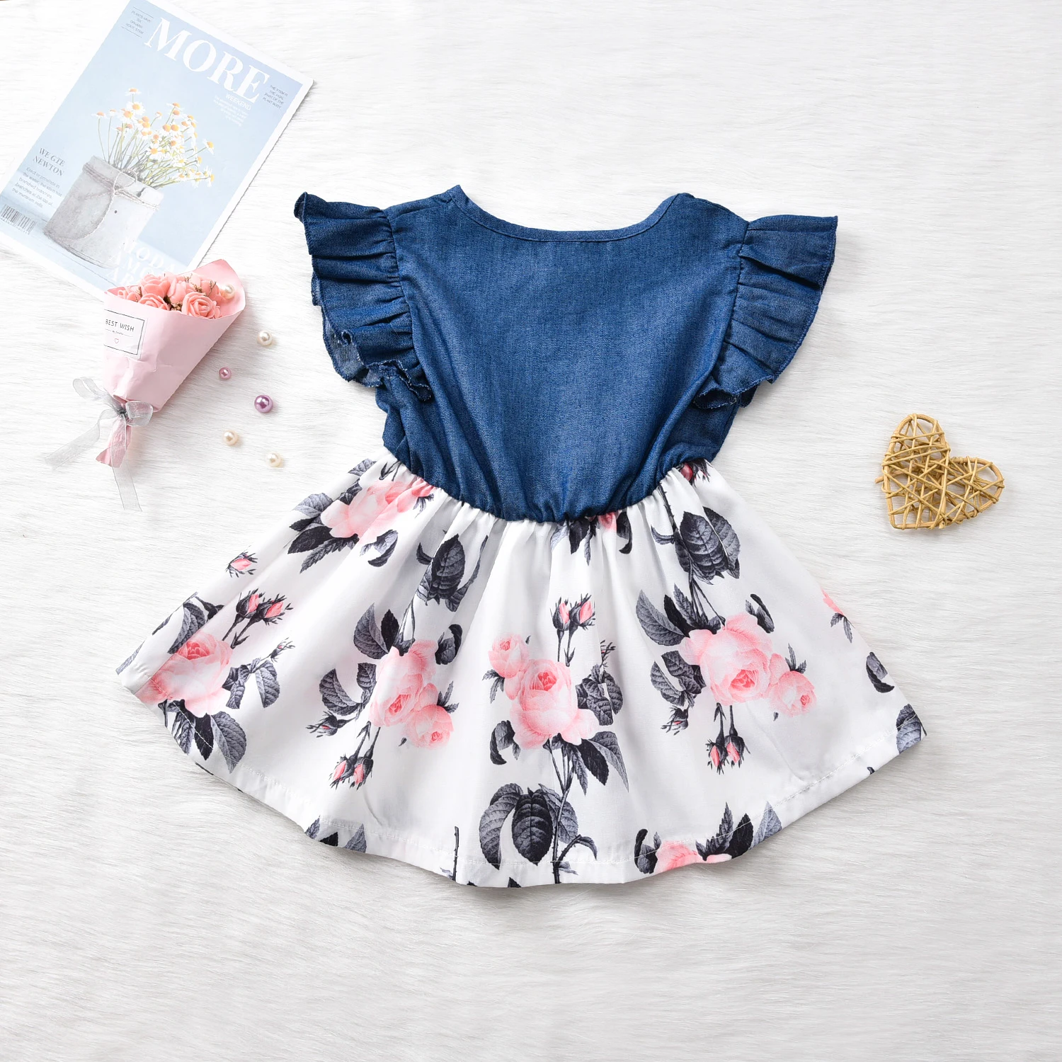 Платье ТРАПЕЦИЕВИДНОЕ джинсовое с оборками на рукавах до колен | Детская одежда и