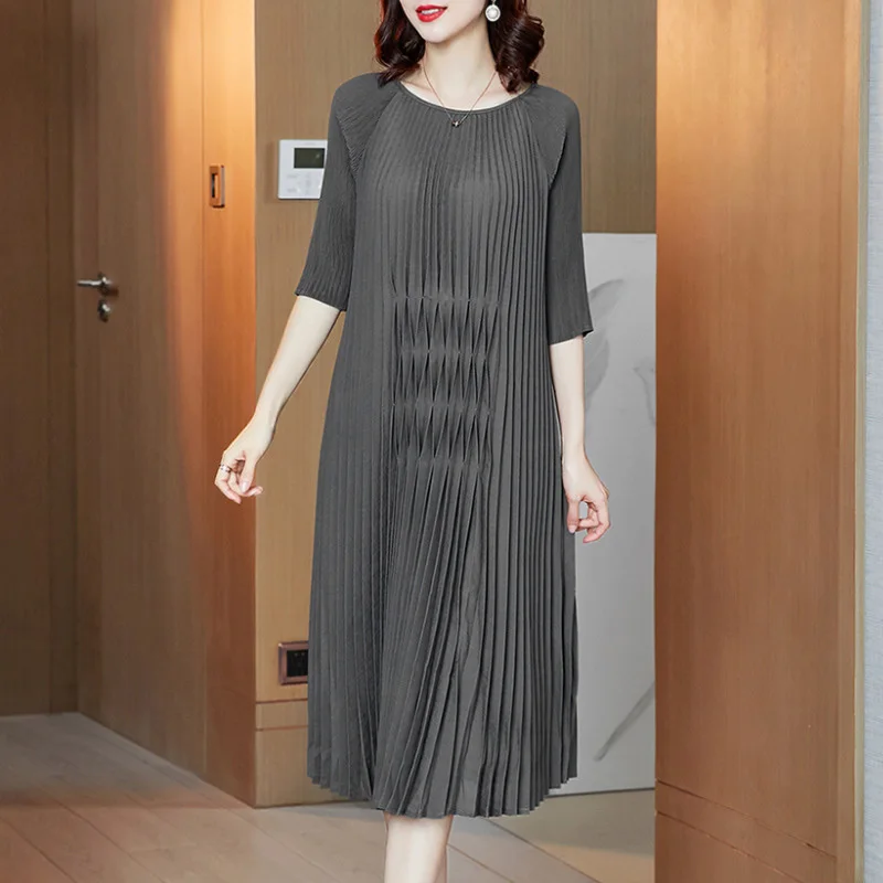 

LANMREM Women Black Big Size Pleated Dress New Round Neck Three Quarter Sleeve Loose Fit Fashion Tide Spring Autumn 2021 2E1438