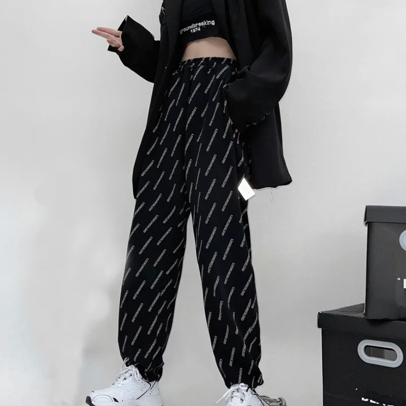 

Женские брюки, осенние черные спортивные брюки с буквенным принтом, брюки с широкими штанинами в стиле панк, уличная одежда в стиле Харадзюк...