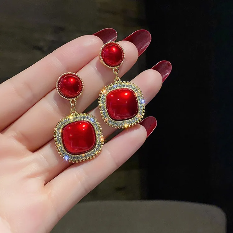 

2021 New Arrival Vintage Geometric Women Dangle Earrings Red Pearl Earrings Women's Fashion Elegant Korean Simple Jewelry