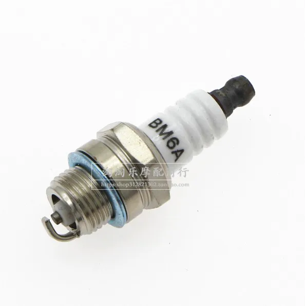 BMA6 L7T Свеча зажигания мотоцикла 100/125 A7TC D8TC E6TC F7TC B7TC BMA6 Z4TC F5TC CR8 A7RTC CR7HSA D8TRC D8TJC D8EA D8T цепная пила газонокосилка - Цвет: BMA6 L7T