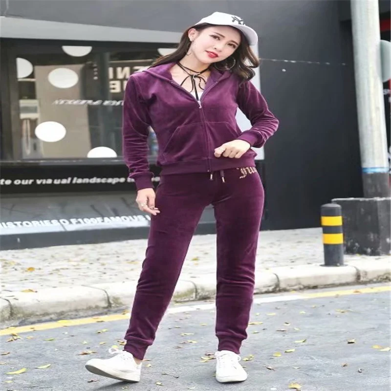 Костюм спортивный женский вельветовый с надписью и воротником-капюшоном на
