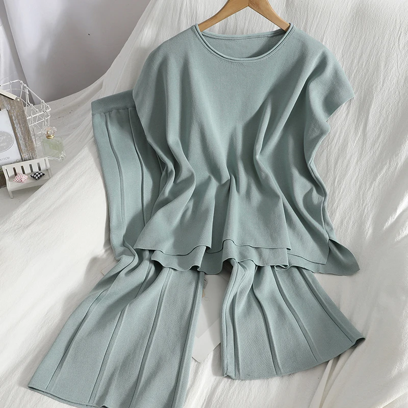 Женский трикотажный костюм свитер и широкие брюки комплект из 2 предметов |