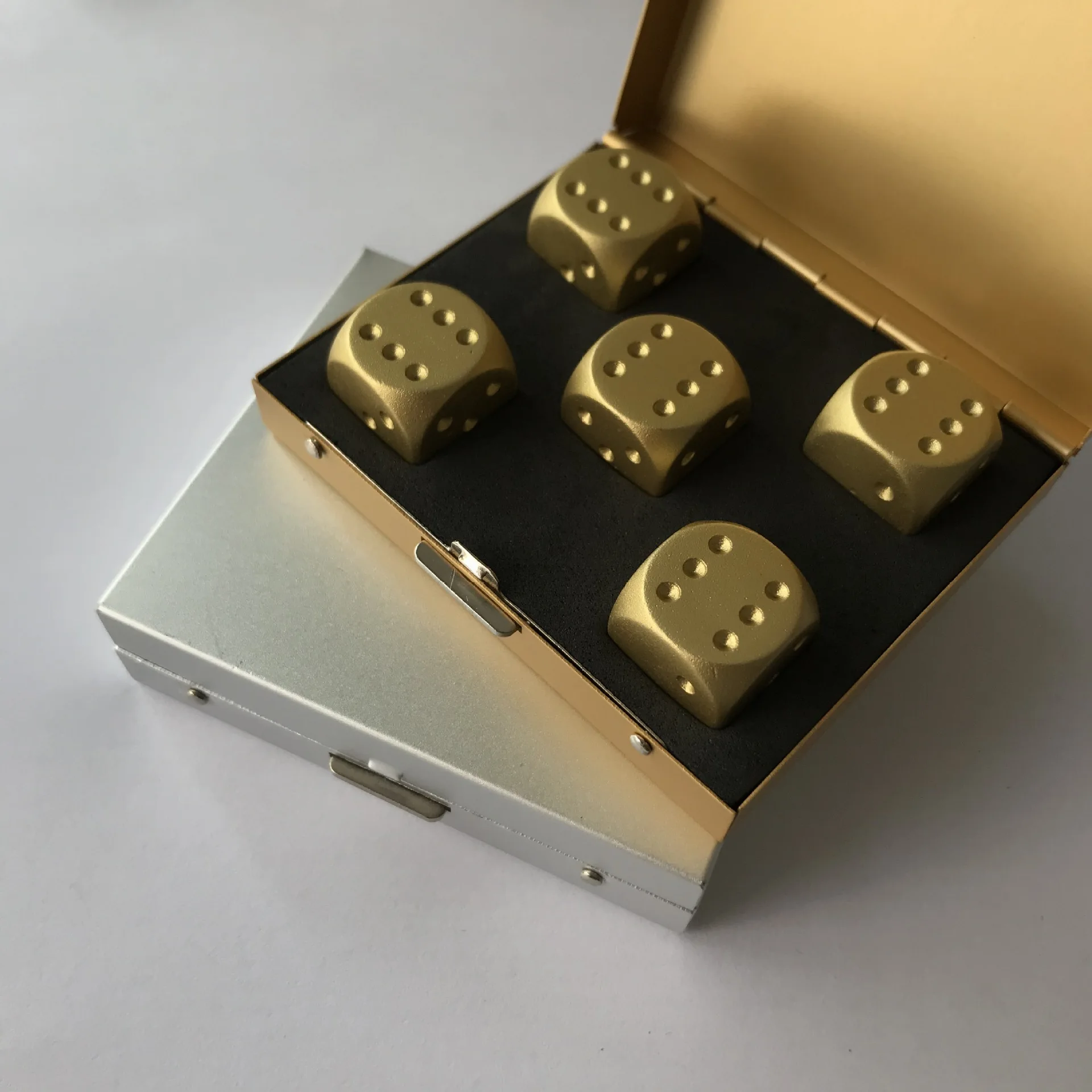 

Hot sale of colorful metal dice square aluminum alloy dice set advanced texture dice material excellent entertainment board game