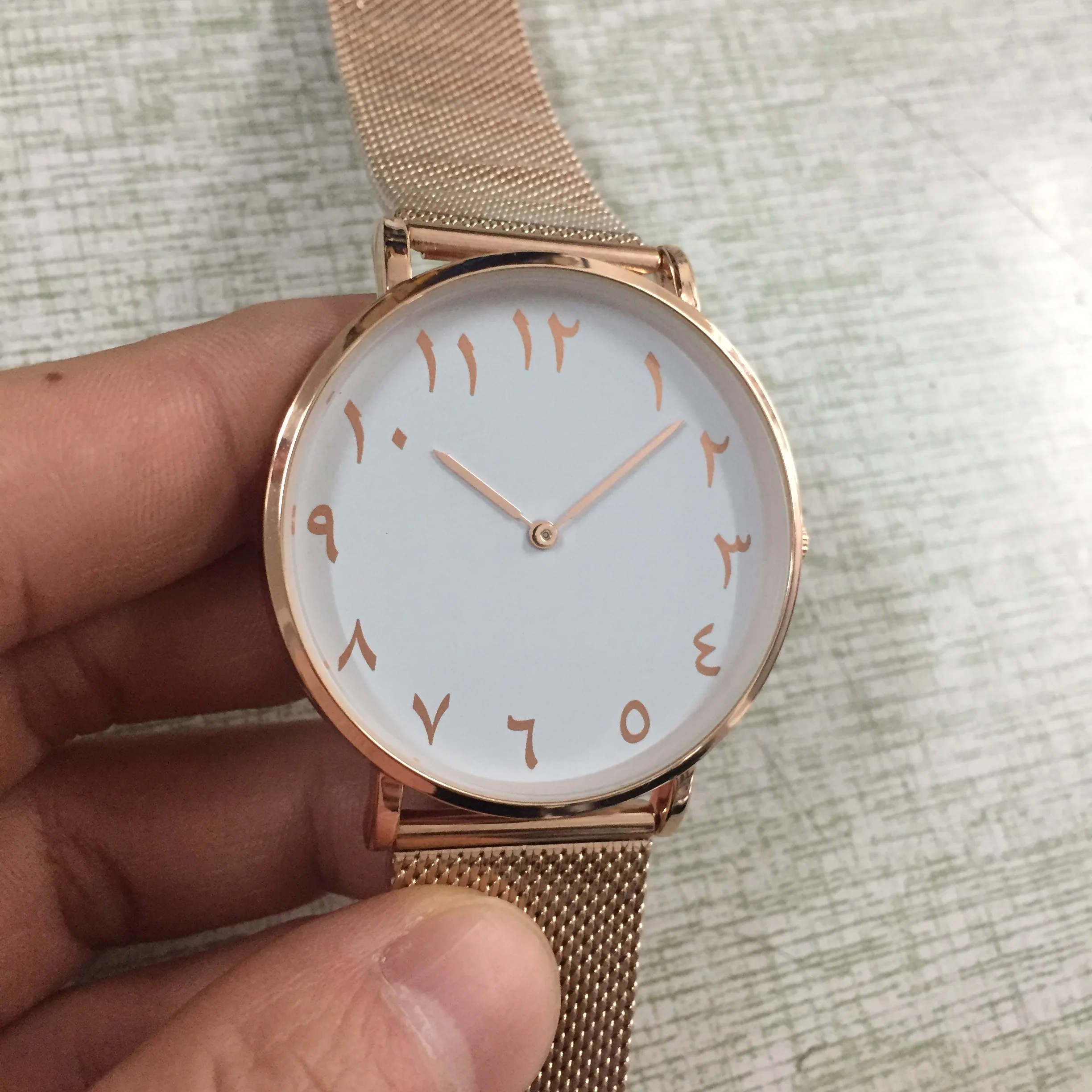 Мужские часы CL014 с арабскими цифрами на заказ женские сетчатым браслетом розовые