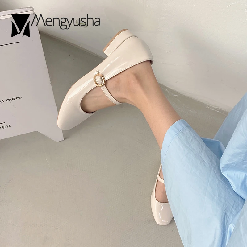 Туфли женские на низком каблуке винтажные лоферы квадратный носок застежка