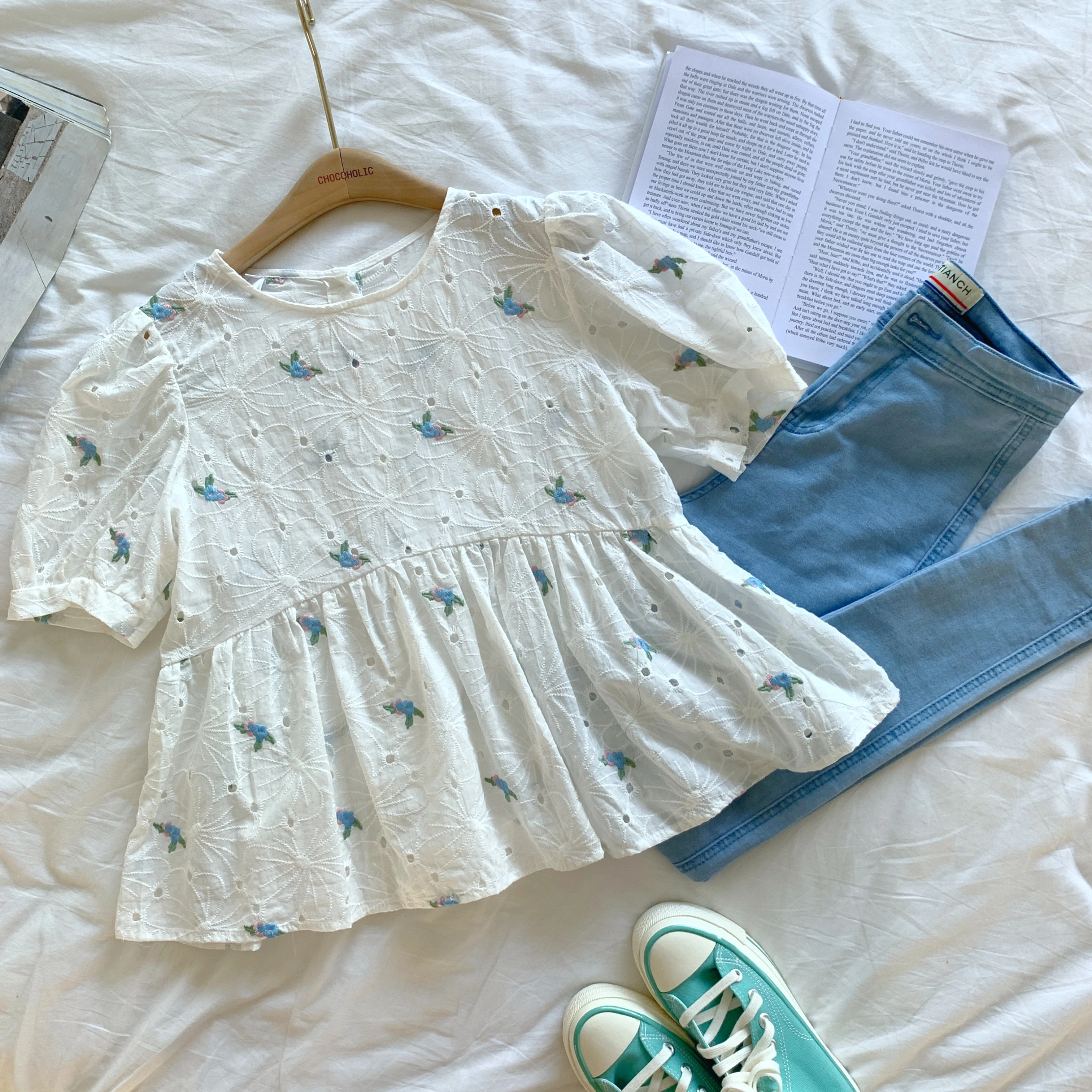 

BornSra Hollow Out Floral Embroidery Shirt Women 2020 New Summer Korean Style Elegant Blouses Female Short Sleeve Tops Blusa