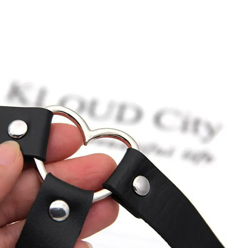 Женская подвязка на ремне эластичная в стиле панк готика с сердечками 6