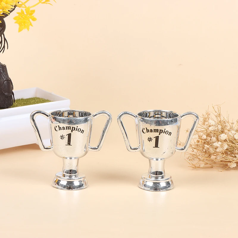 

1Pc Dollhouse Miniature Accessories Mini Plastic Trophy Model Simulation Toys