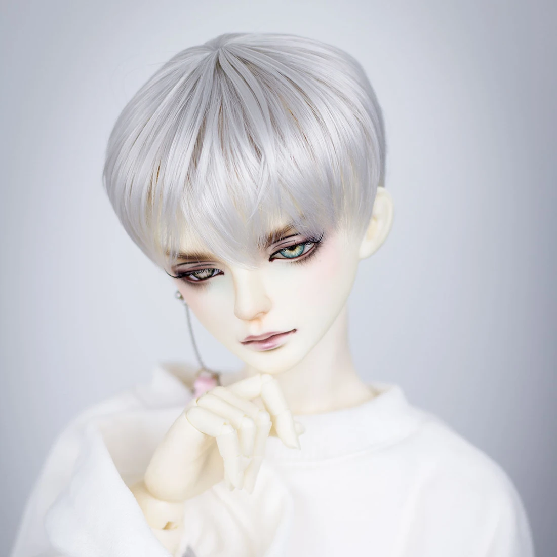 

Modikerbjd мужской парик с короткими волосами для 1/3 1/4 шарнирных кукол мальчиков-серебристо-белый без куклы