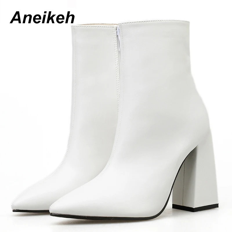 Aneikeh; Новинка года; выразительные женские ботинки из искусственной кожи; однотонные туфли на молнии с острым носком; танцевальные свадебные ботильоны на высоком квадратном каблуке; Цвет белый; Размеры 35-40