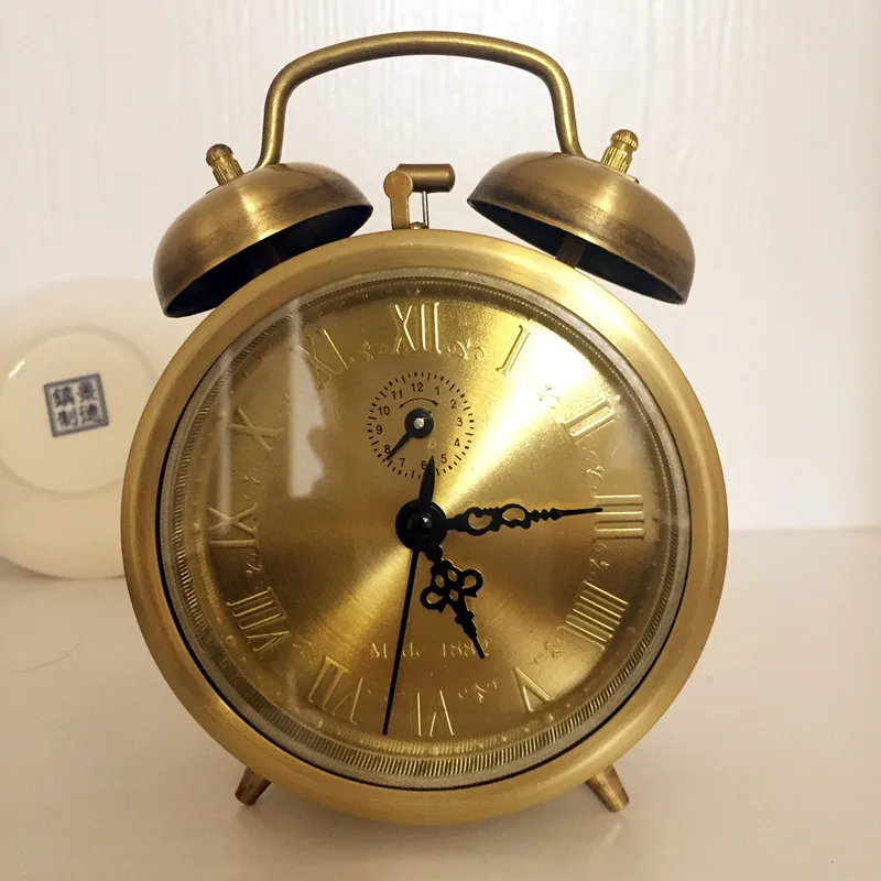 Antique Copper Clockwork Mechanical Alarm Clock Hotel Bar Hotel Decor Metal Double Bell European Table Clock Home Decor