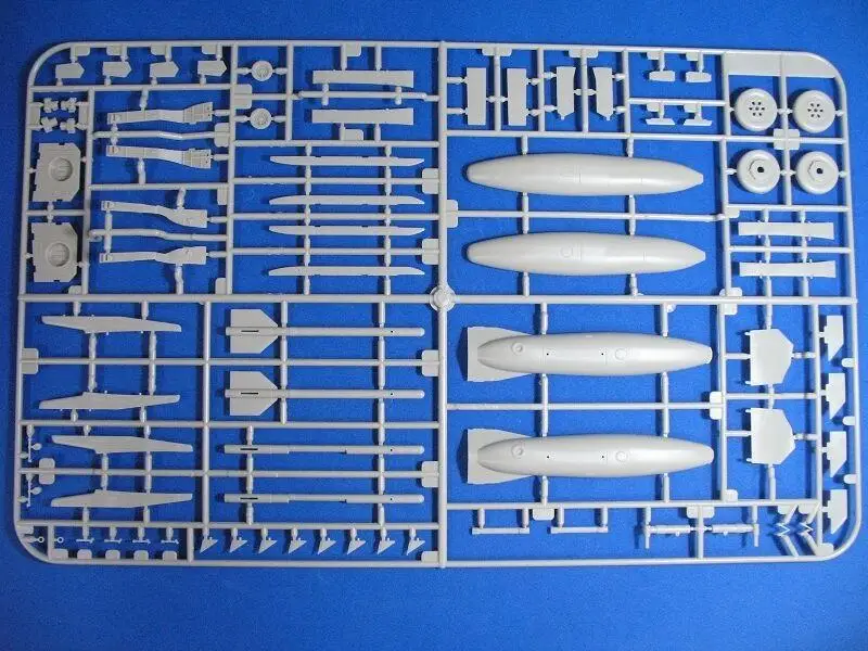 Модель в сборе Kitty Hawk 32007 1/32 F 86D Saber Dog|Наборы для сборки моделей| |
