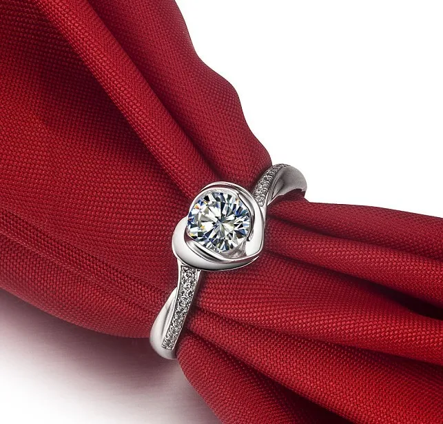 Розовое лепестковое моиссанитовое кольцо Тест Положительный C & бренд 0.5CT брак