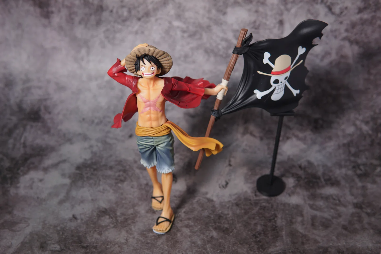 One Piece Аниме Обезьяна D Luffy с пиратским флагом ПВХ экшн фигурки коллекционные