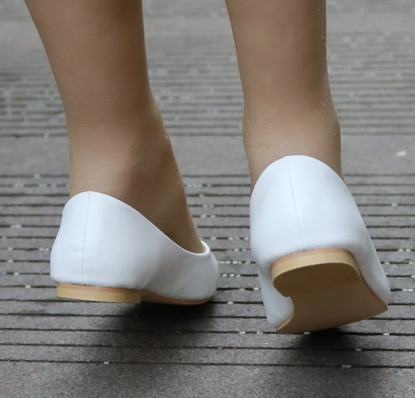 Европейские и американские туфли с острым носком на плоской подошве женские