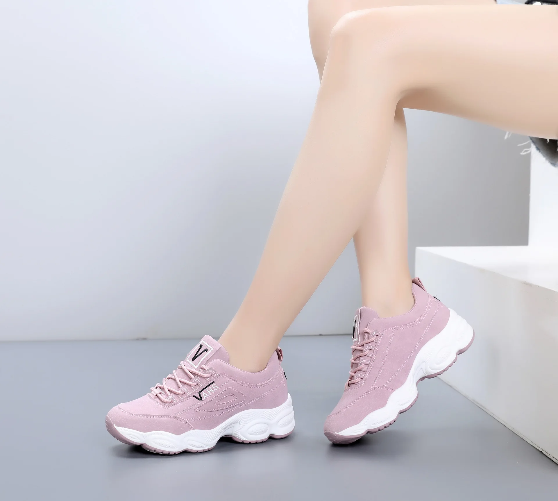 

Sports shoes female winter fleece thickened black leisure students 2020 high-top non-slip cotton boots warm cotton shoes women