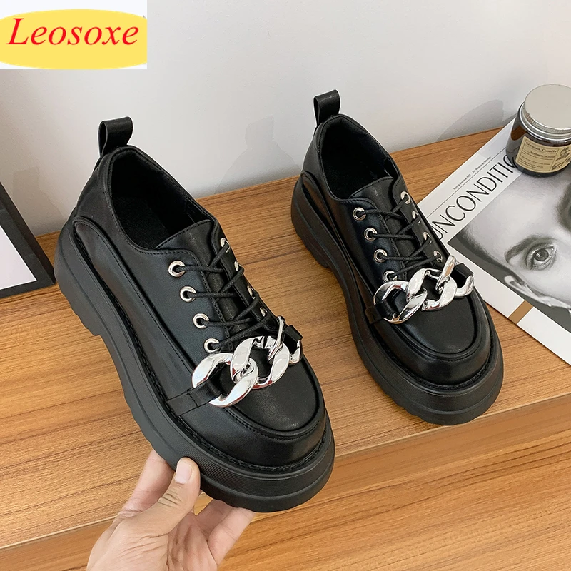 

Женские туфли на толстой платформе, повседневные туфли в стиле ретро, со шнуровкой и круглым носком, украшенные металлом, осень 2021