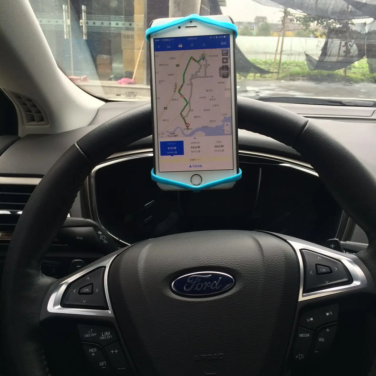 Многофункциональный цветной мобильный телефон с подставкой и держателем