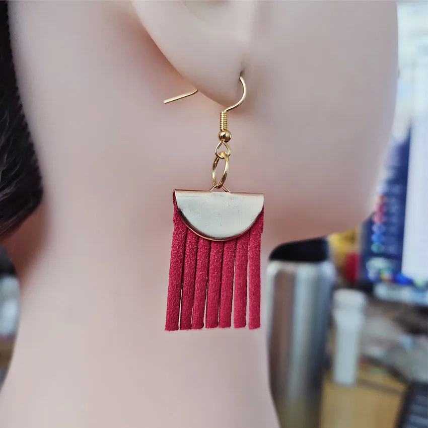 

Модные замшевые висячие серьги с кисточками, 21 цвет, танцевальные прямоугольные серьги-гвоздики ручной работы с золотым крючком, дружестве...