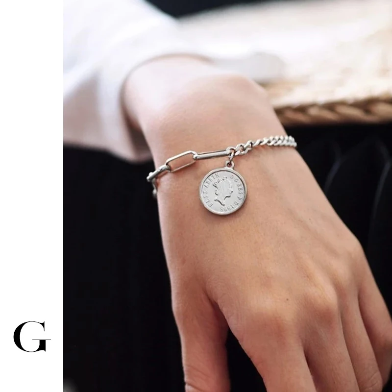 

GHIDBK Dainty Queen Elizabeth Coin Chain Pendant Bangle Bracelets Handmade Portrait Disc Charm Bracelet Minimalist Women Bangles