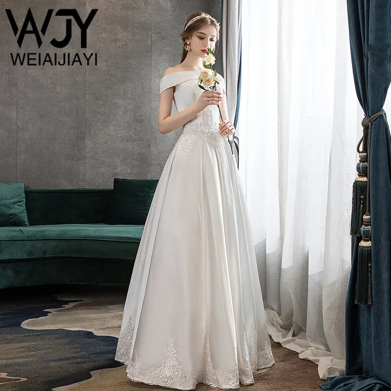 

Женское длинное атласное платье It's yiiya, белое пляжное платье до пола без бретелек с аппликацией на лето 2019