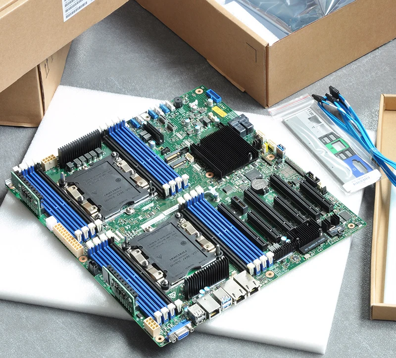 Материнская плата с двумя серверами