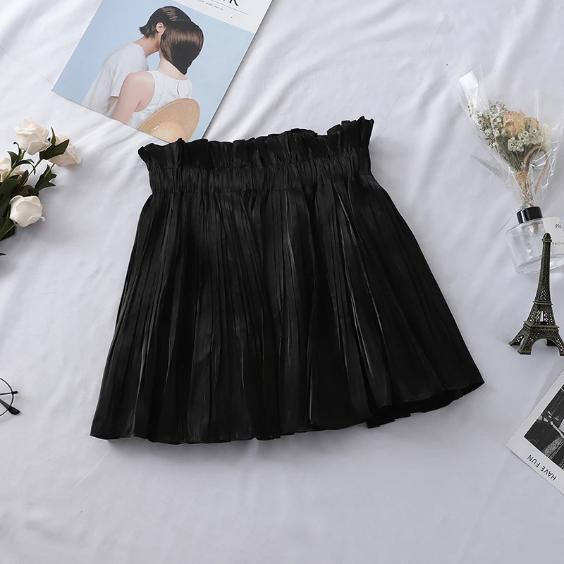 

Heliar Women Sparkles Pleated Skirts Elastic Waist Night Club Dance Shining Skirts Sexy Mini Skirts For Women 2021 Spring